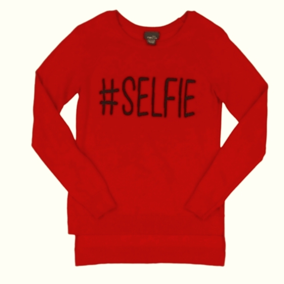 Rue 21 Red #Selfie Hi Lo Square split bottom sweater M NWOT - Picture 1 of 4